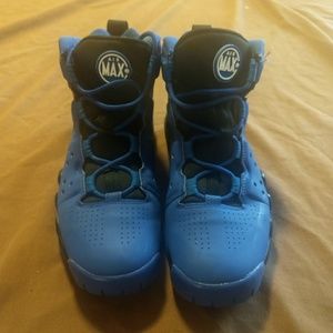 Nike Basketball Shoes size 7y